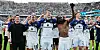 Die HSV-Profis feierten in Frankfurt gemeinsam mit ihrem Trainer vor dem Gästeblock.