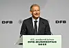 Jürgen Klinsmann spricht am DFB-Bundestag.