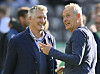 Bastian Schweinsteiger und Christian Streich unterhalten sich vor ihren Jobs bei ARD, ZDF und Magenta