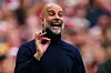 Pep Guardiola ruft und gestikuliert