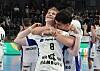 Anton Härtel und Toma Gadza bejubeln einen Sieg des HSV Hamburg in der Bundesliga