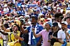 Schreiende und mit Handys filmende Fans im Metlife Stadium