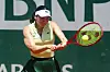 Eva Lys schlägt den Ball