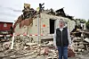 Dagmar Pries, Bürgermeisterin in Kudensee, steht vor einer frischen Brandruine in der Orstmitte.