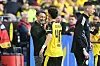 Niko Kovac klatscht Samuele Inacio bei der Auswechslung ab