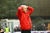 Trainer André Trulsen von Altona 93 fasst sich an den Kopf