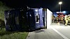 Der Lkw ist auf der A7 bei Bad Bramstedt auf die Seite gekippt.