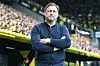 Ralph Hasenhüttle mit verschränkten Armen im Signal Iduna Park