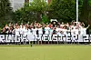 Team und Anhang des ETSV Hamburg feiern die Meisterschaft am Sonntagmorgen beim HEBC.
