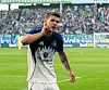 Luka Vuskovic hält beim Jubeln seinen Finger ans Ohr