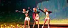 Die Band Huntrix steht in einer Szene aus dem Animationsfilm „KPop Demon Hunters“ auf der Bühne.