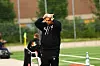 Hemelingens Trainer Günter Tuncel schlägt die Hände vor den Kopf.