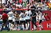Leroy Sané wurde nach seinem Tor von seinen Teamkollegen gefeiert.