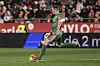 Marc-André Ter Stegen setzt zum Schuss an.