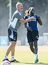Bakery Jatta hat Spaß im HSV-Training mit Trainer Tim Walter