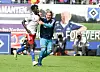 Bakery Jatta bejubelt ein Tor für den HSV mit Tom Mickel