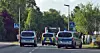 Polizisten sichern nach einem mutmaßlichen Raubüberfall in Rostock Spuren in einem Linienbus.