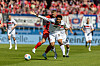 Joel Chima Fujita bei einem Zweikampf mit Niklas Dorsch