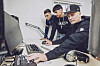 Runter von der Straße, rein ins Tonstudio: Hip-Hop-Urgestein Sleepy mit den Nachwuchs-Talenten Milo (19) und Zeko (20, r.).