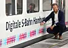 Verkehrssenator Anjes Tjarks (Grüne) bei der Präsentation der digitalen S-Bahn im Jahr 2021.