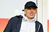 Arjen Robben auf der Tribüne in Groningen mit Basecap und Hoodie