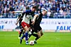 Otto Stange im Zweikampf mit Matthias Ginter