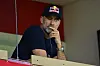 Jürgen Klopp auf der Tribüne während eines Fußballspiels.