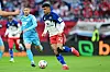 HSV-Profi Ransford Königsdörffer wird von Andrej Kramaric von Hoffenheim verfolgt.