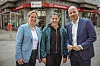 Dilar (M.) mit den Haspa-Regionaldirektoren Metta Schade und Carsten Blöß.