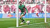 St. Pauli-Keeper Nikola Vasilj schaut dem Schuss zum 1:0-Führung von RB Leipzig hinterher