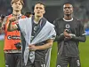 Martijn Kaars und Abdoulie Ceesay nach einem Spiel vor den Fans
