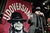 Bisschen Gurgeln mit Eierlikör, bisschen Mikro schlenkern und dann – „Hinterm Horizont geht’s weiter“ – legt Udo im Foyer des Stilwerks los: „Wir feiern die Panik-Festspiele, yeah!“