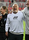 Rodolfo Cardoso bejubelt seinen ersten Sieg mit den HSV-Frauen