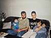 Ein altes Familienfoto zeigt den Toten mit seinen drei Kindern: Safiya, Serkan und Yasin Celik (v. l.).
