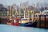 Mehrere Fischkutter liegen im Außenhafen von Hooksiel.