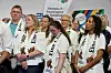 Enttäuschte Gesichter bei den Olympia-Volunteers auf der Bühne in der Handelskammer nach den ersten Auszählungen