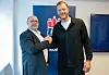 Handball Sport Verein Hamburg: Christian Hüneburg und Johannes Bitter klatschen sich ab