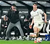 St. Pauli-Trainer Alexander Blessin gestikuliert während eines Spiels sehr emotional an der Seitenlinie