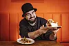 Latif Dereli (36) verkauft vor der „Bullerei“ Pastrami-Sandwiches.