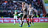 Jackson Irvine kann es nicht fassen: Der FC St. Pauli steigt aus der Bundesliga ab.