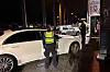 Autos stehen während einer Großkontrolle auf der Elbbrücke.