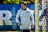 Merlin Polzin guckt über den Trainingsplatz