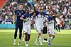 Albert Sambi Lokonga, Luka Vuskovic und Fábio Vieira jubeln Arm in Arm