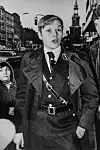 Jura-Student Frank S. wollte an der Kirchenallee in seiner Fake-Nazi-Uniform provozieren. Das gelang ihm auch ...