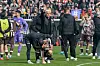 St. Pauli-Profi Hauke Wahl musste nach Abpfiff getröstet werden.