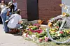 Neben dem „Ghostbike“ wurden Hunderte Blumen niedergelegt.