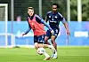 Emir Sahiti und Aboubaka Soumahoro im Zweikampf beim HSV-Training.