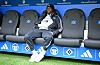 Jean-Luc Dompé sitzt in der HSV-Ersatzbank während des Spiels gegen Hoffenheim in Hamburg.