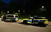 Polizeifahrzeuge am Elbpark in Hamburg während der Suche nach einem vermissten 13-Jährigen.