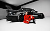 Motorsport trifft Kunst: Hanna Schönwald neben dem von ihr gestalteten HWA EVO.R Art Car.